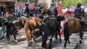 1.-Mai-Demo in Stuttgart: Verletzte Polizeipferde sorgen für emotionale Diskussion